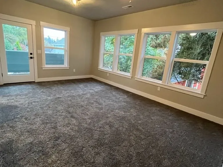 310 S River St — Photo 14