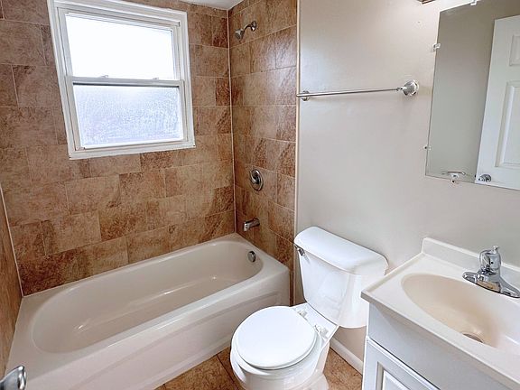 5th image of 1325 E 168th Pl