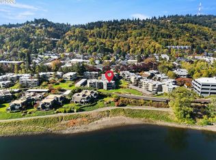5630 S Riverside Ln APT 16, Portland, OR 97239