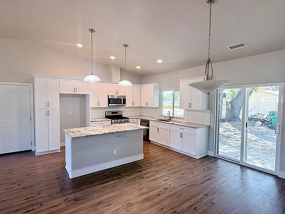 3rd image of 8664 Portola Rd