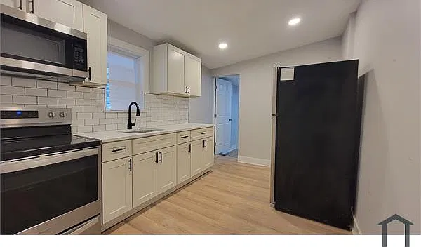 3 bed, 2000 sqft, $1,995 — Photo 2
