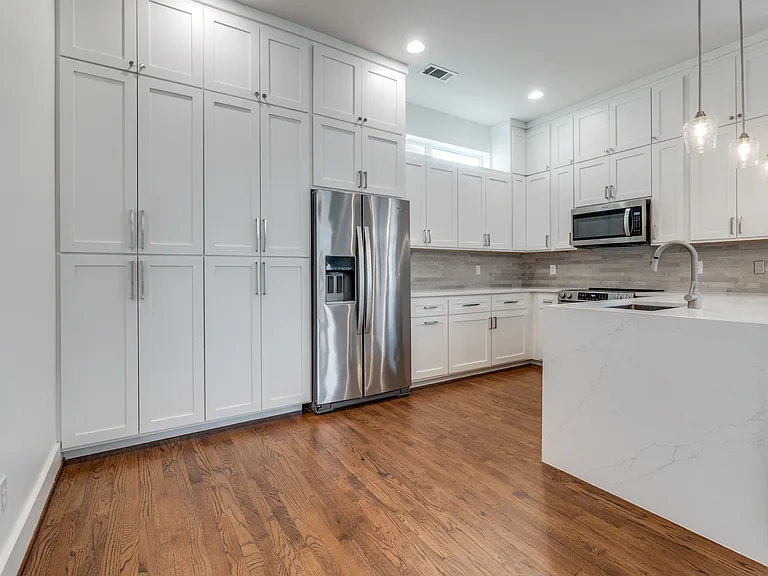 5711 Ross Ave #5 — Photo 2