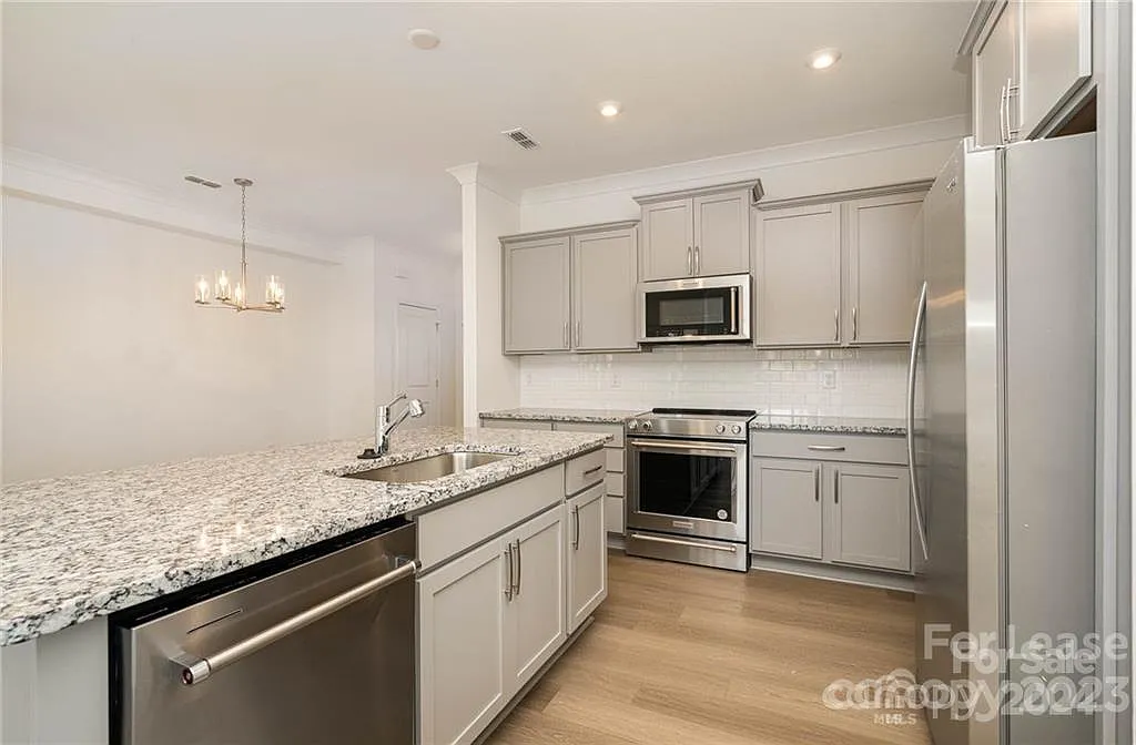3 bed, 1486 sqft, $1,950 — Photo 4