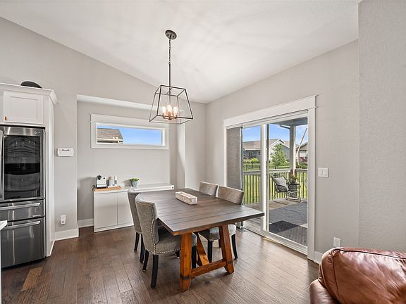 5th image of 302 33rd St SE