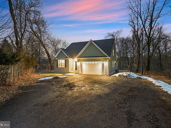 2nd image of 588 Almshouse Rd