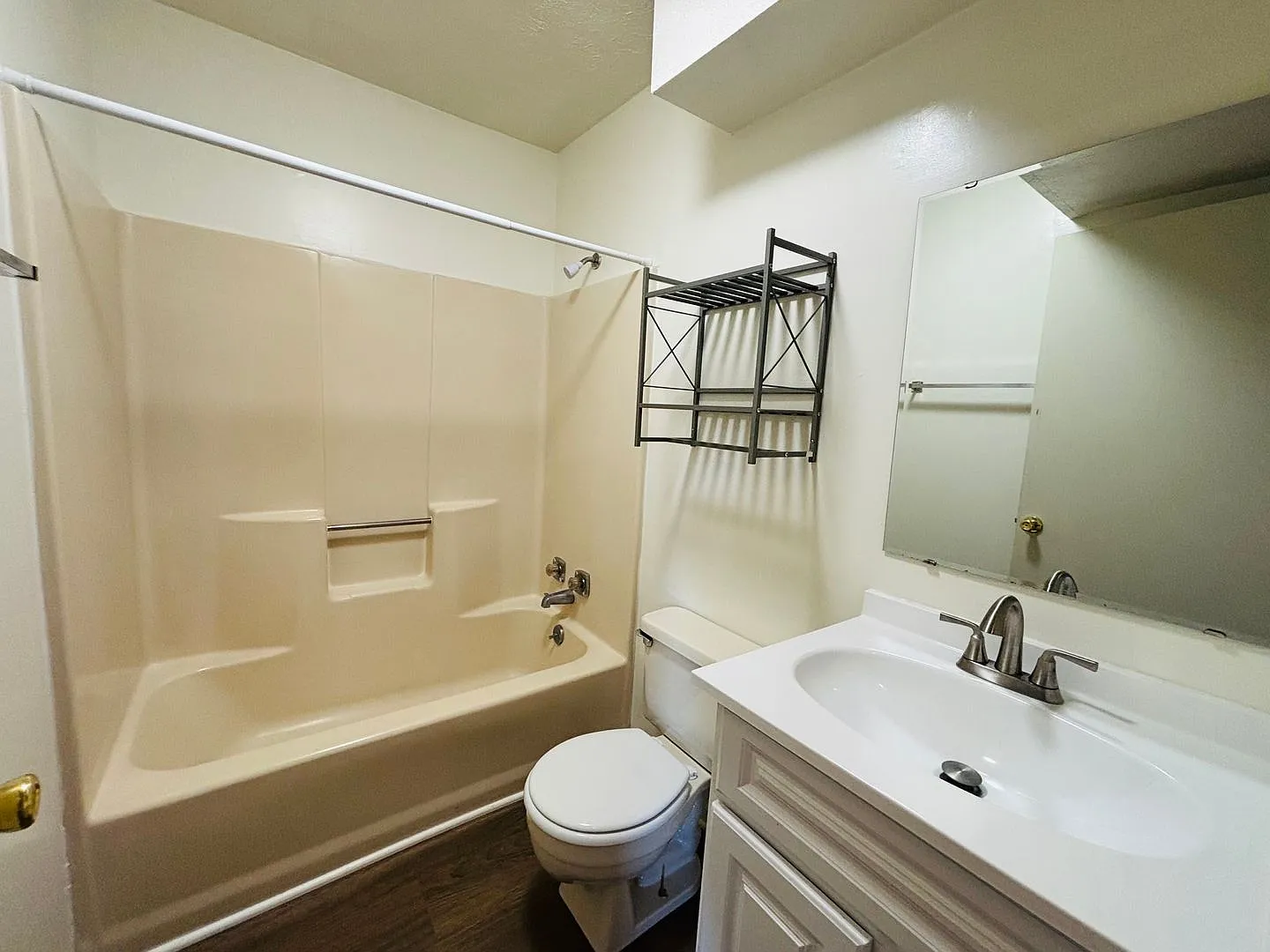 4 Bedroom 2.5 Bath Townhouse — Photo 4