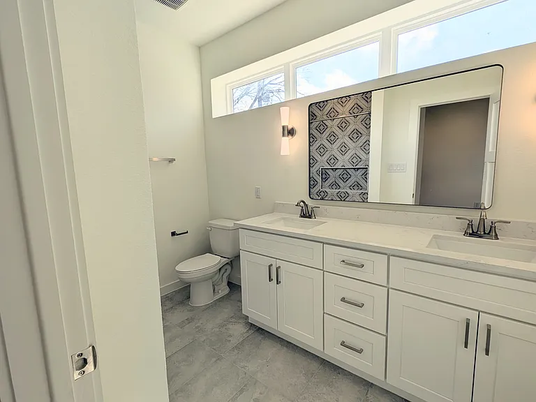 625 Essex St — Photo 10