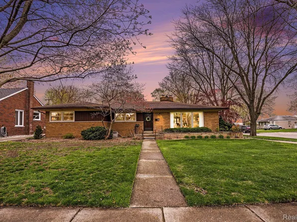 206 Esplanade St, Mount Clemens, MI 48043