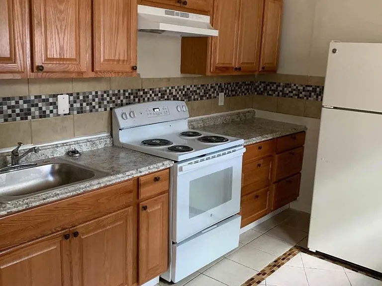 812 N Monroe St #1 — Photo 1