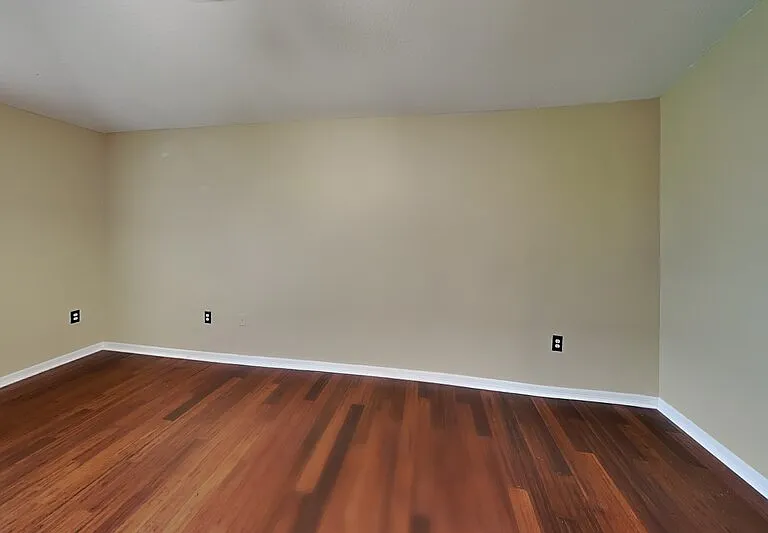 1952 Alambra Cir — Photo 11