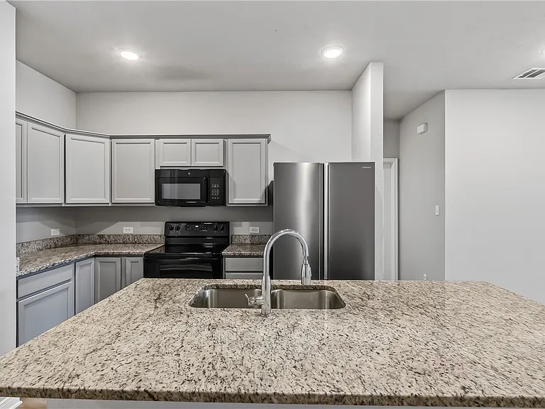 3007 Stevens Dr — Photo 6