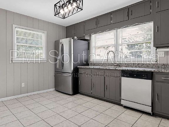 3rd image of 206 Evenview Cir