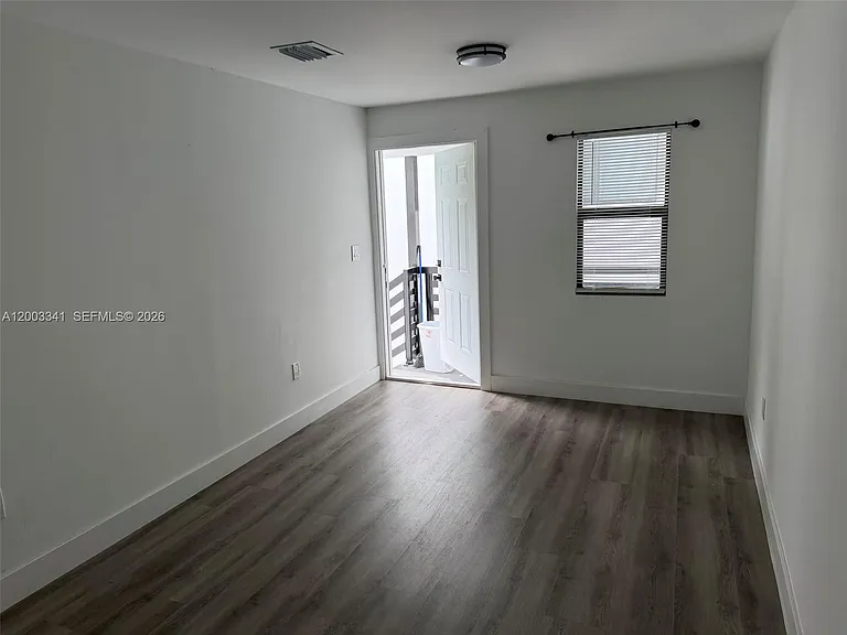 628 SW 21st Ave #1 — Photo 2
