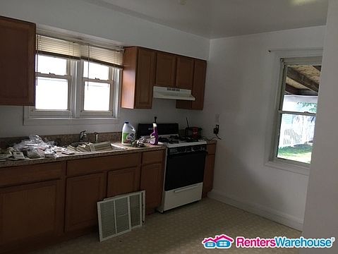 2nd image of 105 1/2 1st Ave W