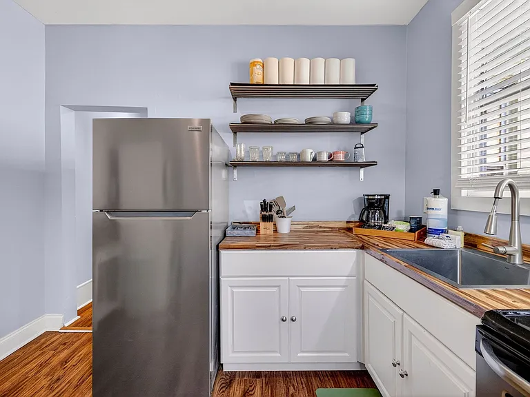 534 E Gordon Ln — Photo 11