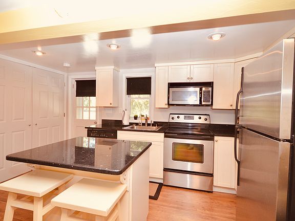 3rd image of 11 Kisco Park Dr