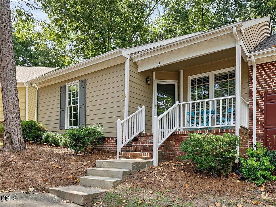 1st image of 7 Kingsmount Ct