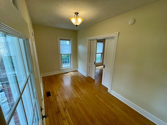 4th image of 208 S Elm St #A