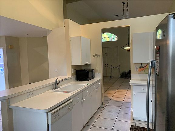 4th image of 320 NW 115th Way