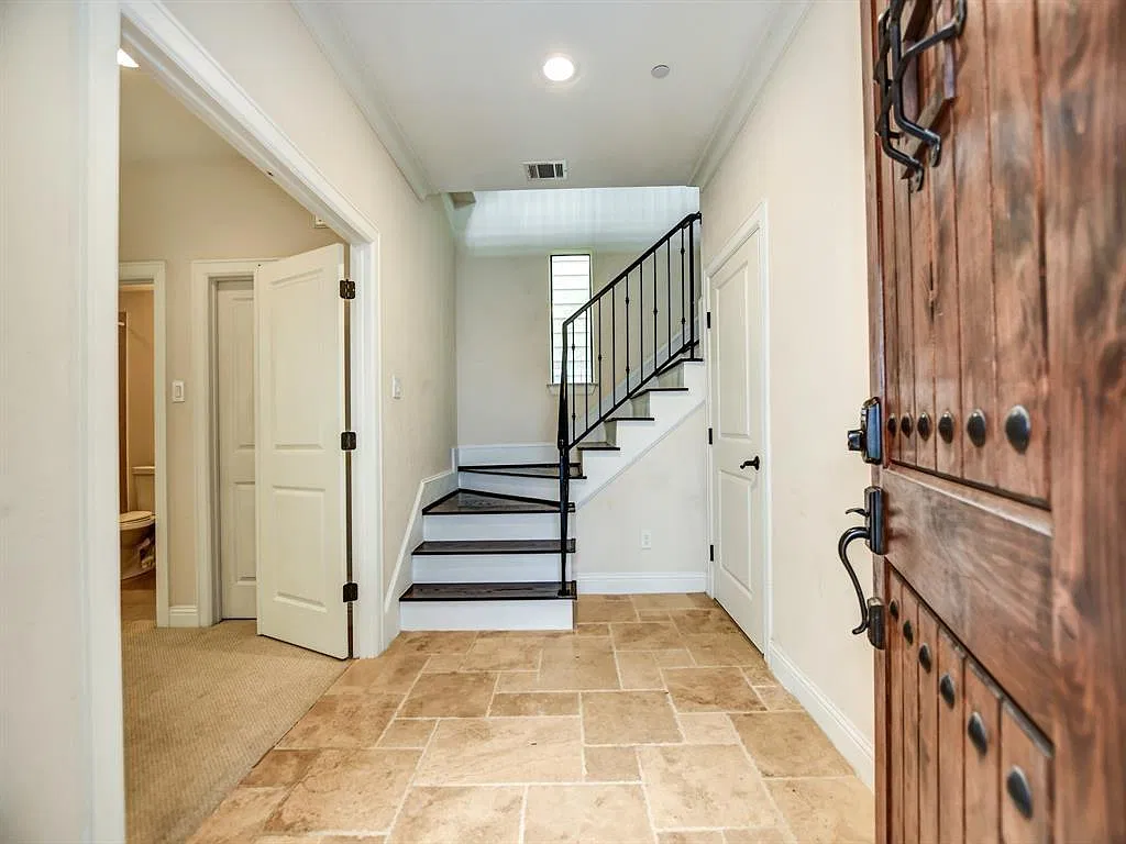 4 bed, 4.5 bath, 2632 sqft, $4,500 — Photo 4