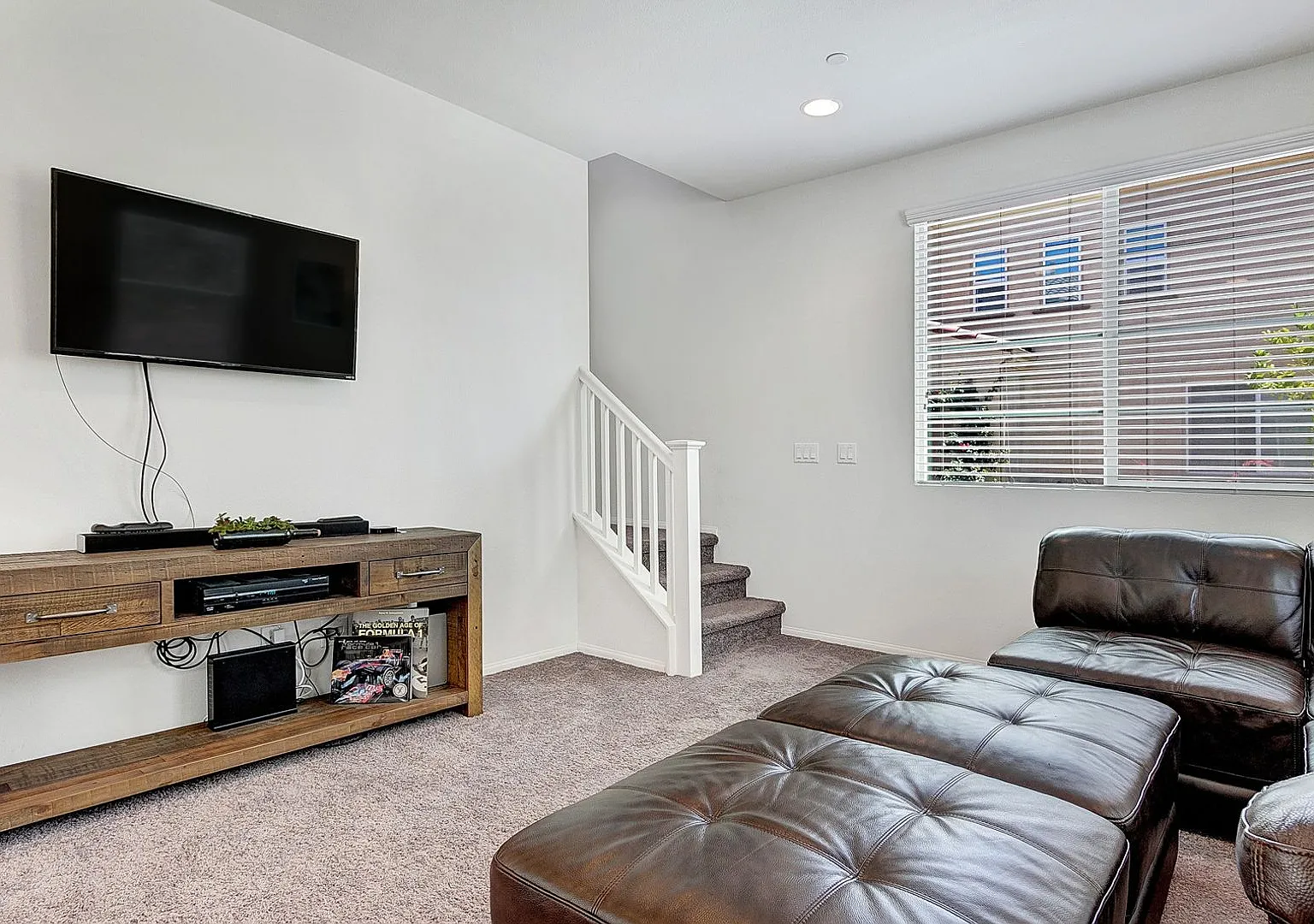 Lux Townhome 4 Bed 3 Bath 2 Car Garage in Spanish Walk — Photo 4