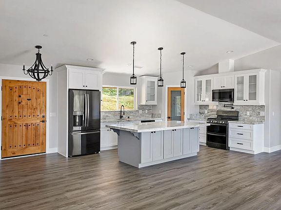 3rd image of 15670 Fruitvale Rd