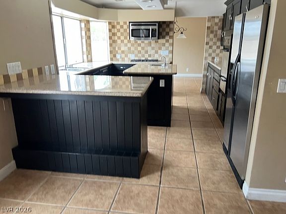 3rd image of 3662 Calmosa St