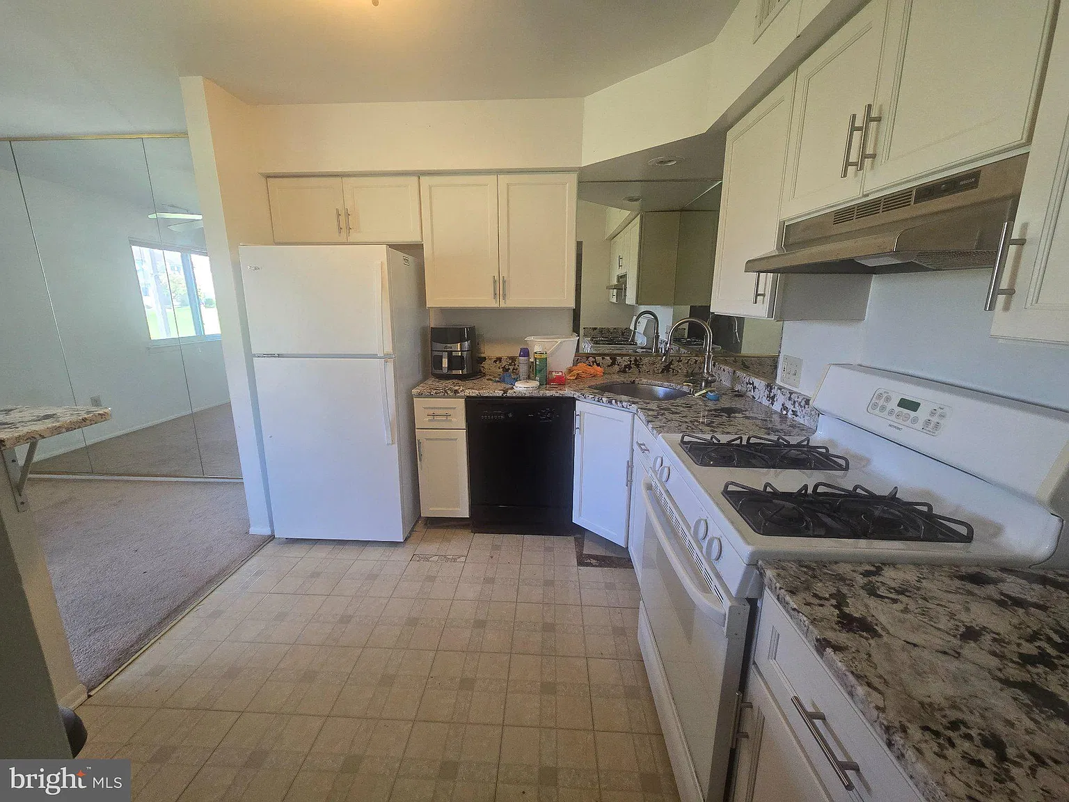 2 bed, 1.0 bath, 1550 sqft, $2,200 — Photo 4