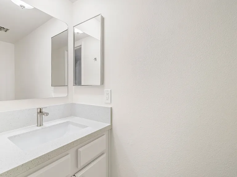 741 W Stetson Ave — Photo 5