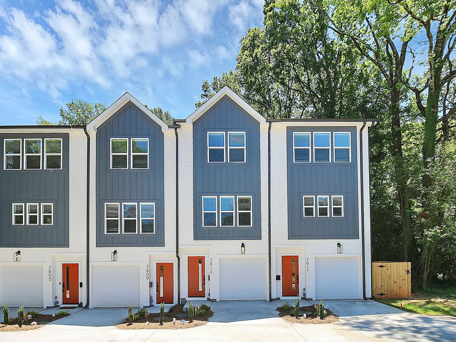 2613 Dr Carver Rd — Photo 2