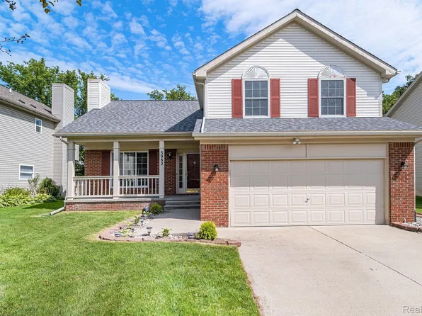 3082 Talon Cir, Lake Orion, MI 48360