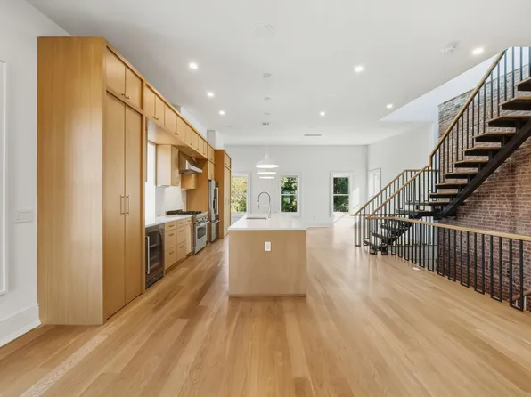 647 Jersey Avenue image 3 of 36