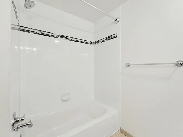 Addison Arts Apartments — Photo 137