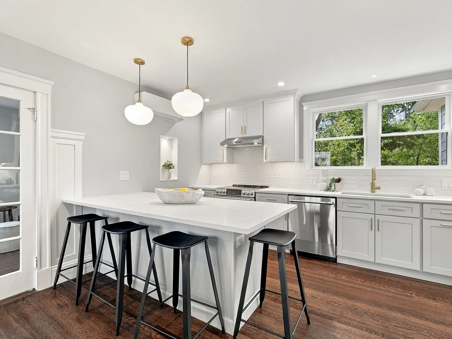 4 bed, 3.5 bath, 2669 sqft, $4,500 — Photo 3