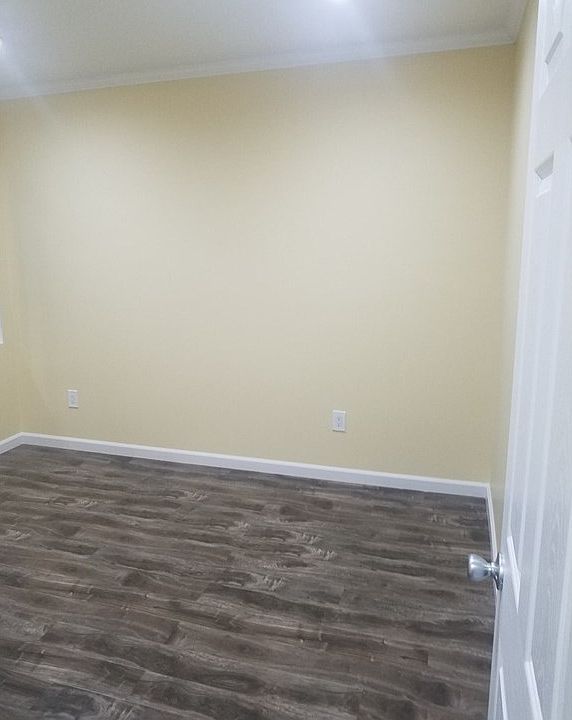 1st image of 750 E 109th Pl
