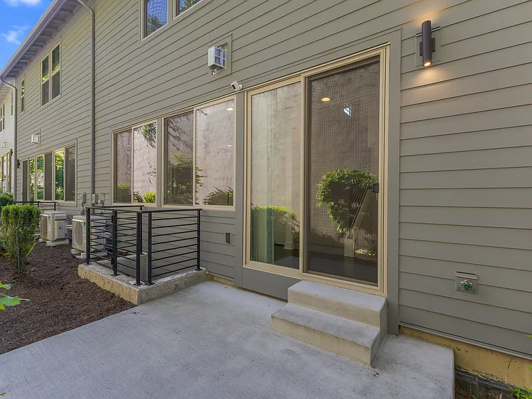 13511 SE 68th Pl — Photo 12