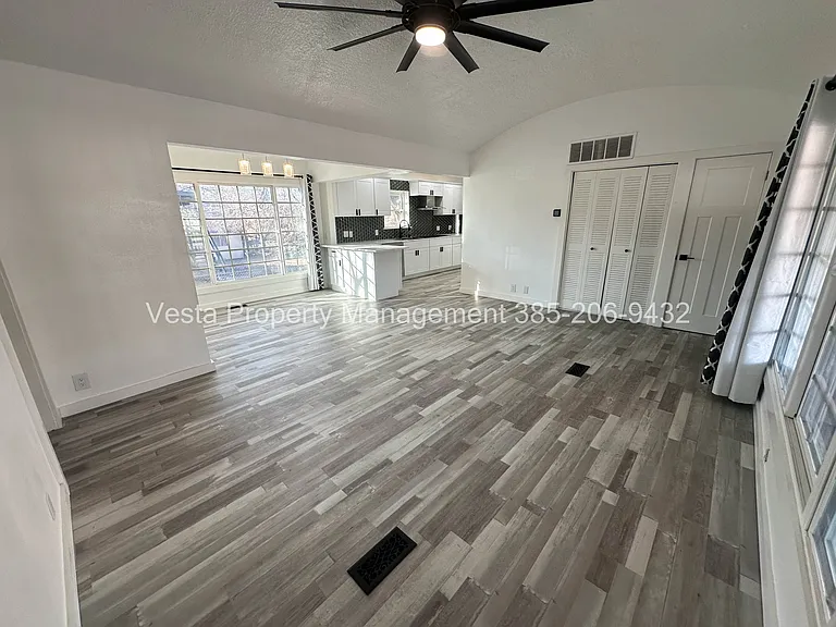 852 Canyon Rd #1 — Photo 3