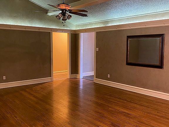 4th image of 6920 Nashville Dr