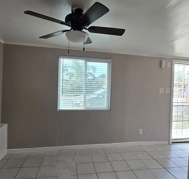 216 1/2 E Warren Ave — Photo 3