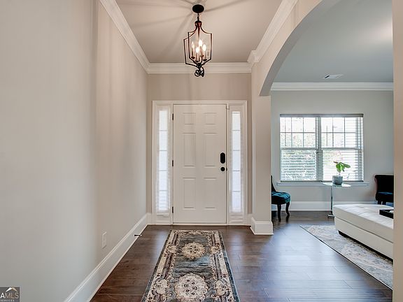 4th image of 3675 Brookhollow Dr
