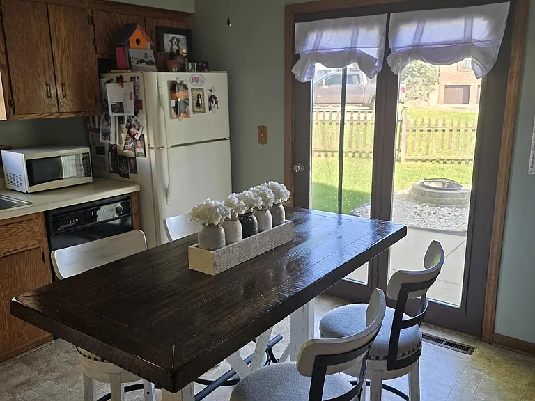 1543 Briarwood Ln — Photo 4