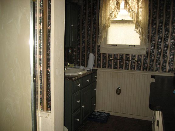 2nd image of 464 Pine St