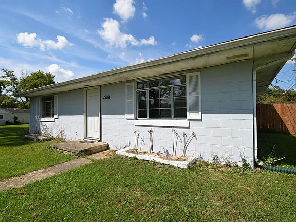 4th image of 1909 N Ault Ave