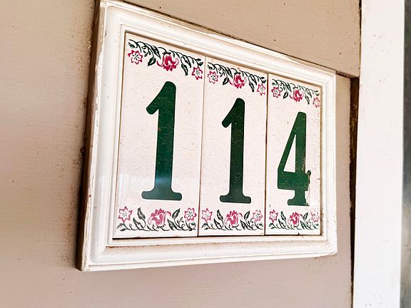 4th image of 114 N Avenue O