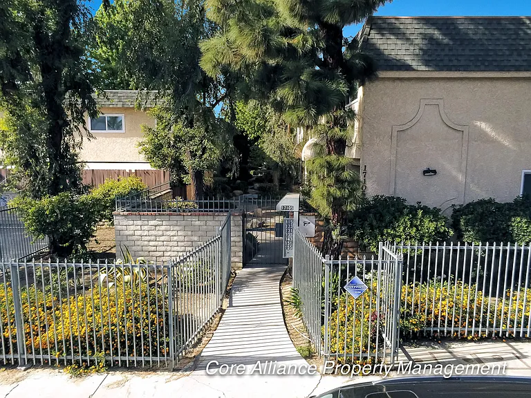 17151 Roscoe Blvd #18 — Photo 31