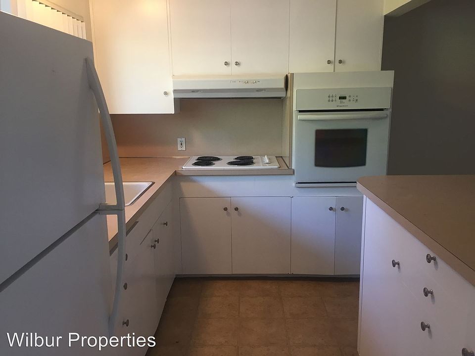 1st image of 298 Waverley St APT 08
