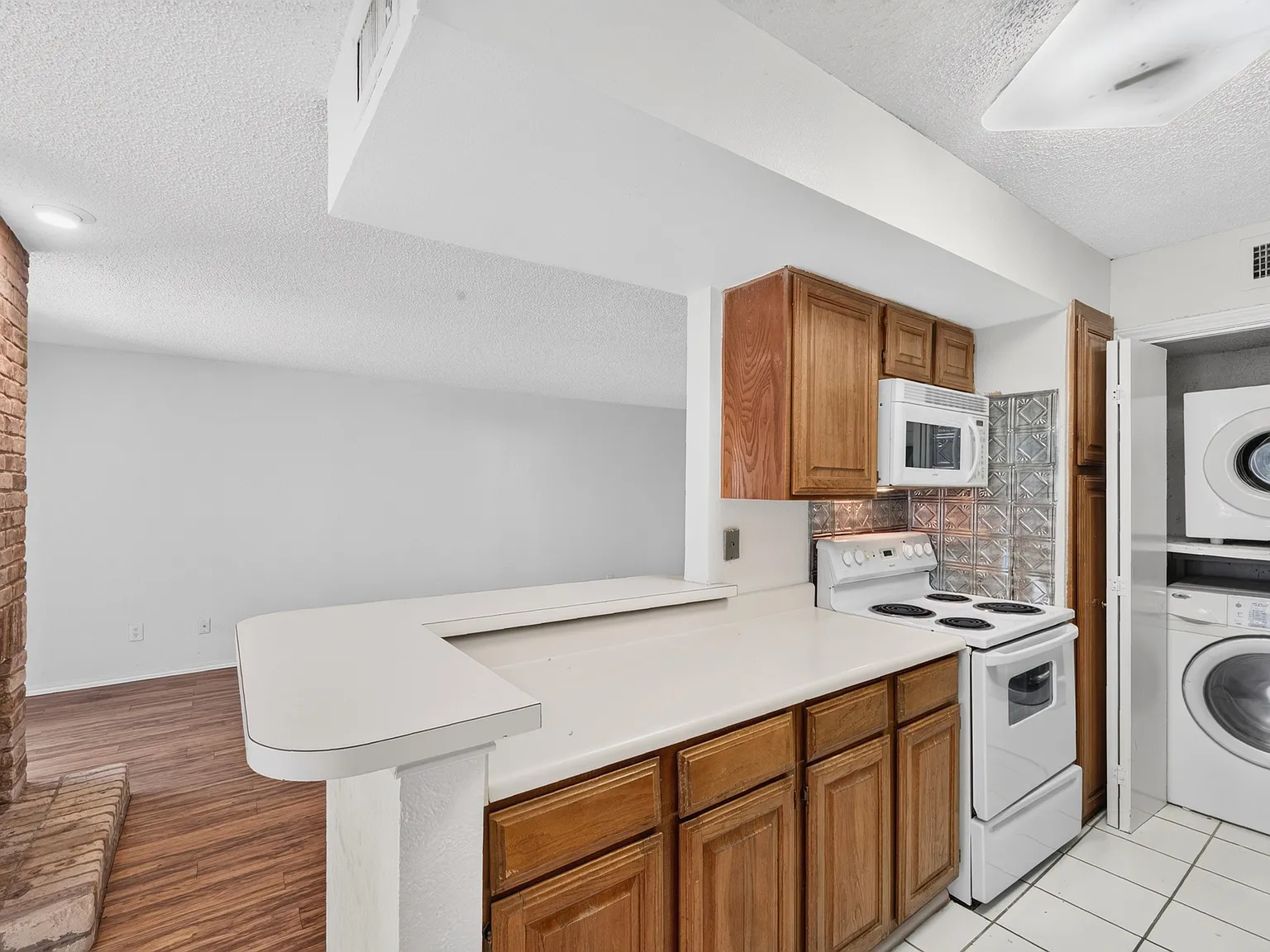 1 bed, 721 sqft, $1,200 — Photo 4