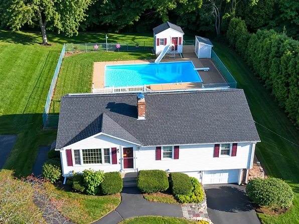 14 Brentwood Dr, Leominster, MA 01453