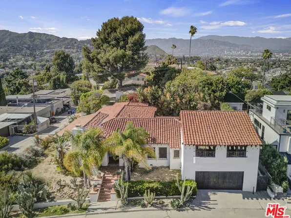 3769 Franklin Ave, Los Angeles, CA 90027