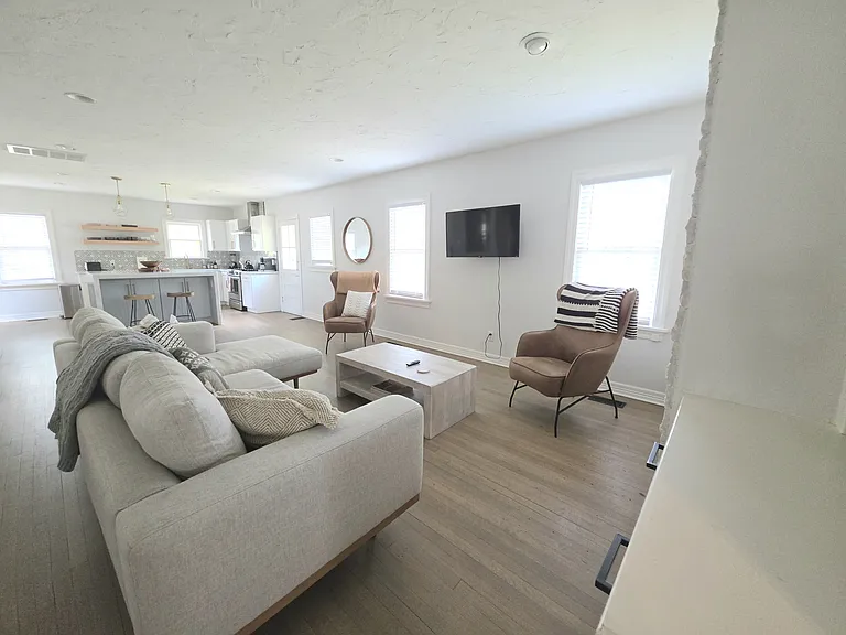 1107 Woodlawn Pl — Photo 15